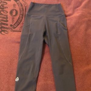 7/8 high waisted pocket leggings